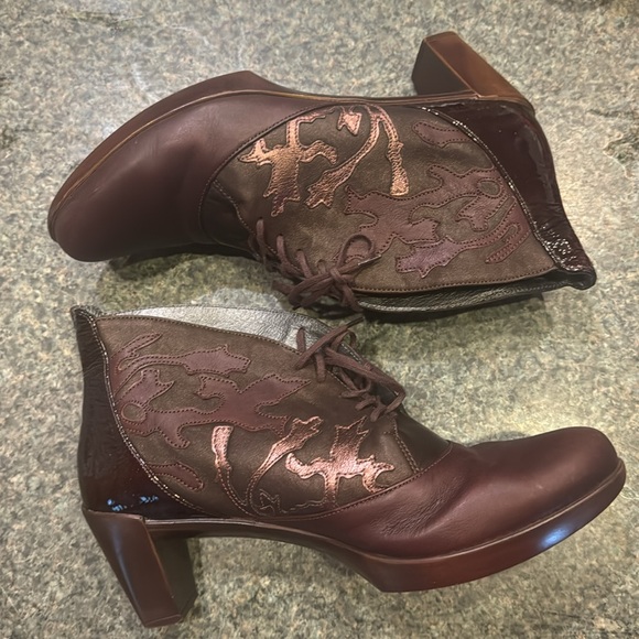 NAOT Booties “Baccio” Style in Deep Red / Brown / Maroon/ Burgundy - Picture 3 of 7